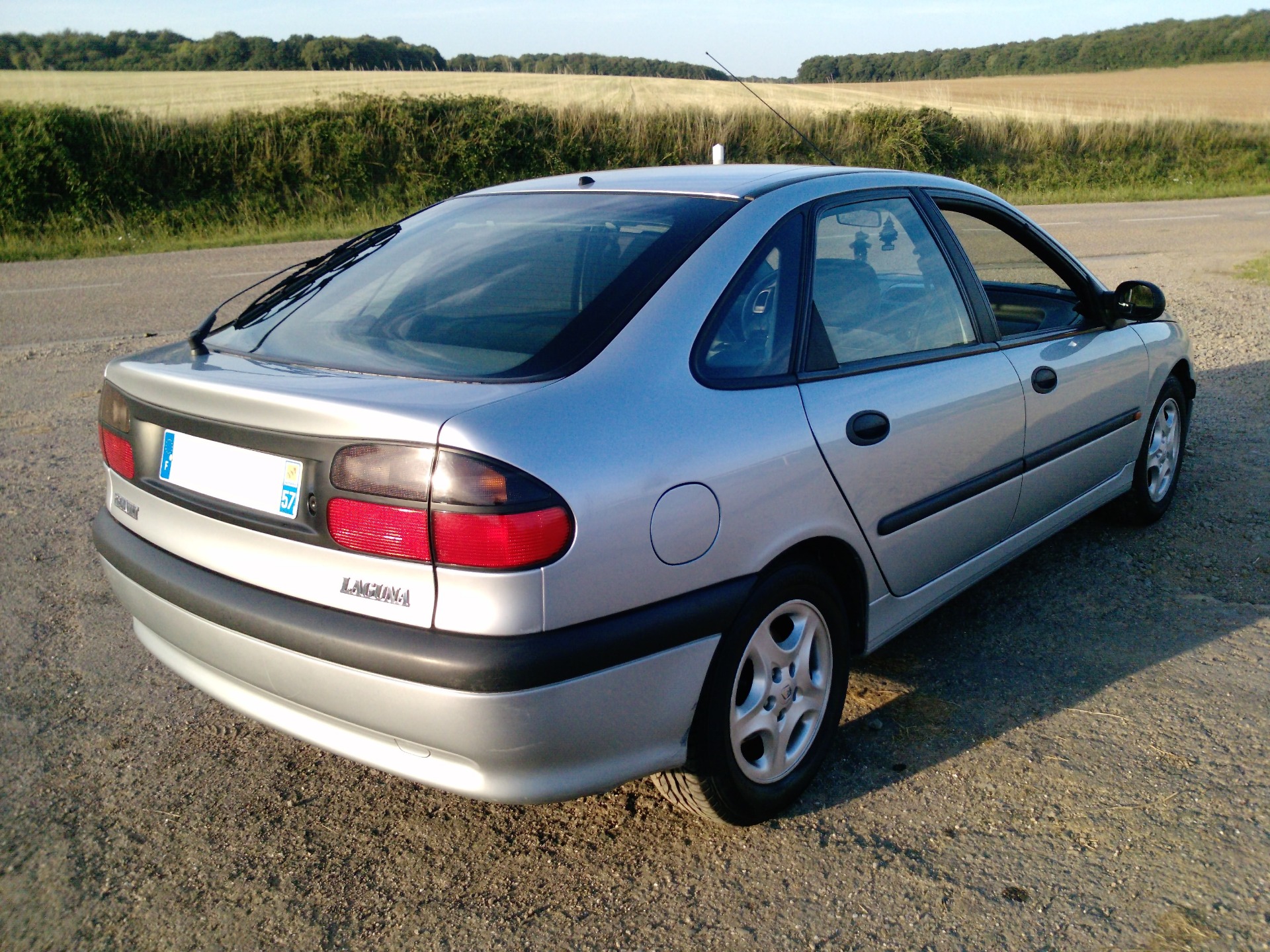 Renault Laguna 1 Sedan 2.0i RXT 140 CV